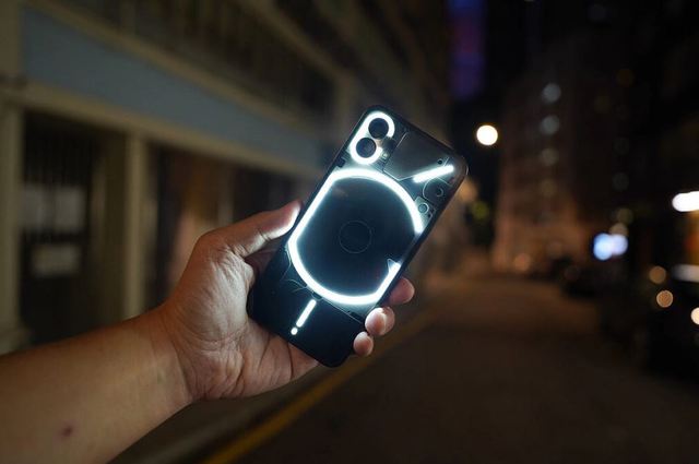 Đánh giá Nothing Phone 1, chiếc điện thoại có mặt sau phát sáng độc đáo của nhà sáng lập OnePlus trước đây - Ảnh 8.