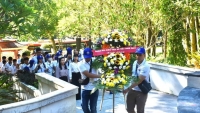 Thanh niên kiều bào tri ân các anh hùng liệt sĩ tại Ngã ba Đồng Lộc, viếng mộ Đại tướng Võ Nguyên Giáp