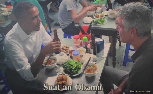     Nhà báo Mỹ đã phải lòng hương vị bún riêu của Việt Nam, một món ăn nghe rất lạ - Ảnh 1.