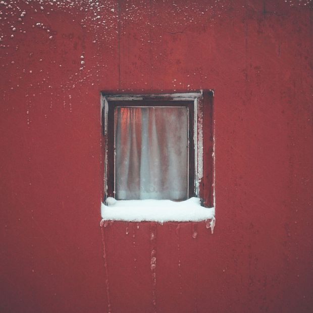 Nhiếp ảnh gia đã dành 12 năm để chụp khung cửa sổ cô đơn: Khi khung cảnh đơn giản nhất cũng ghi lại hình dạng của thời gian - Ảnh 12.