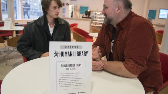Thư viện không có một đầu sách nhưng vô số người đến để được nghe và được nghe - Ảnh 4.
