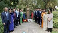 Đại sứ quán Việt Nam tại Pháp tổ chức hoạt động tưởng niệm Chủ tịch Hồ Chí Minh nhân dịp Quốc khánh