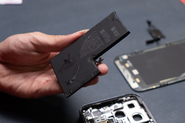 Tháo dỡ iPhone 14 Pro Max phát hiện chi tiết dễ bị lỗi và thông số chưa được Apple công bố - Ảnh 7.