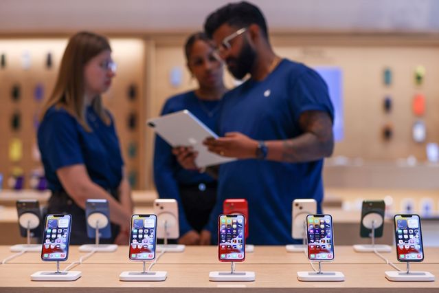 Tại sao doanh số giảm nhưng Apple vẫn tăng giá iPhone?  - Ảnh 2.